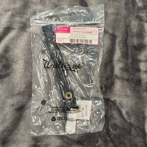 NWT Thirty-One black smooth pebble wristlet strap